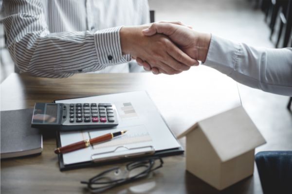 giấy tờ ký hợp đồng thuê nhà