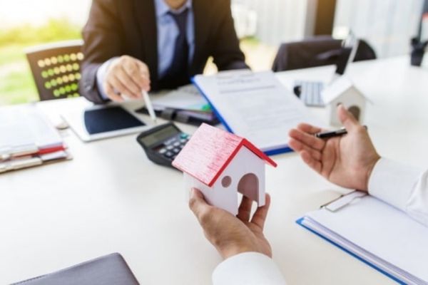 hợp đồng thuê nhà có đóng dấu không