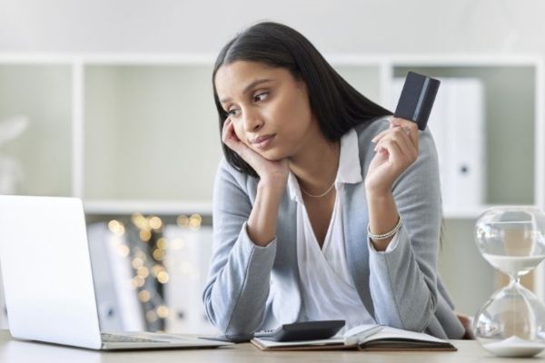 Bên bán không giao giấy tờ