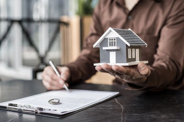 Đất được mua bằng tiền thưởng trong thời kỳ hôn nhân